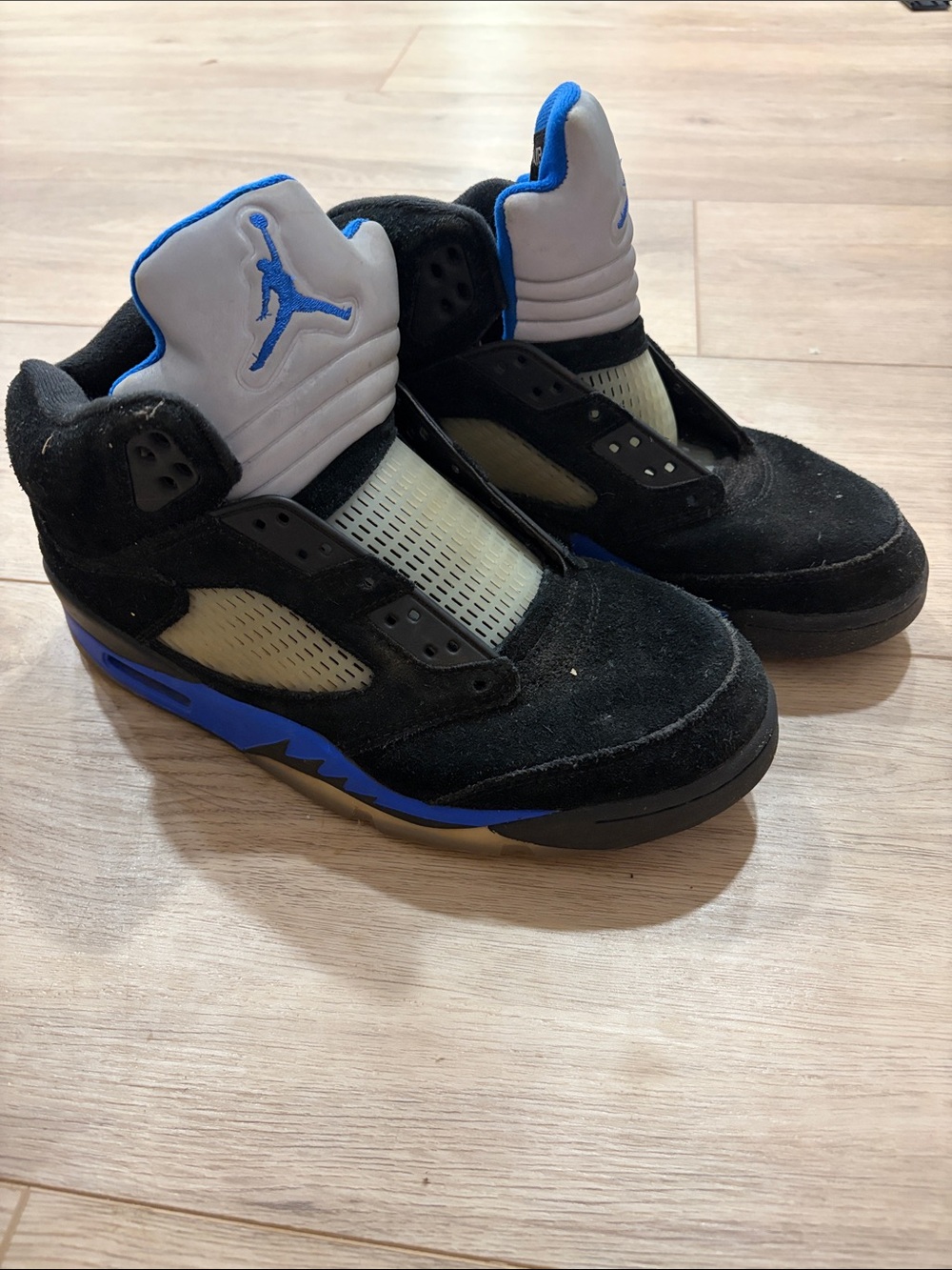 Jordan Men's Black and Blue Retro Basketball Sneakers